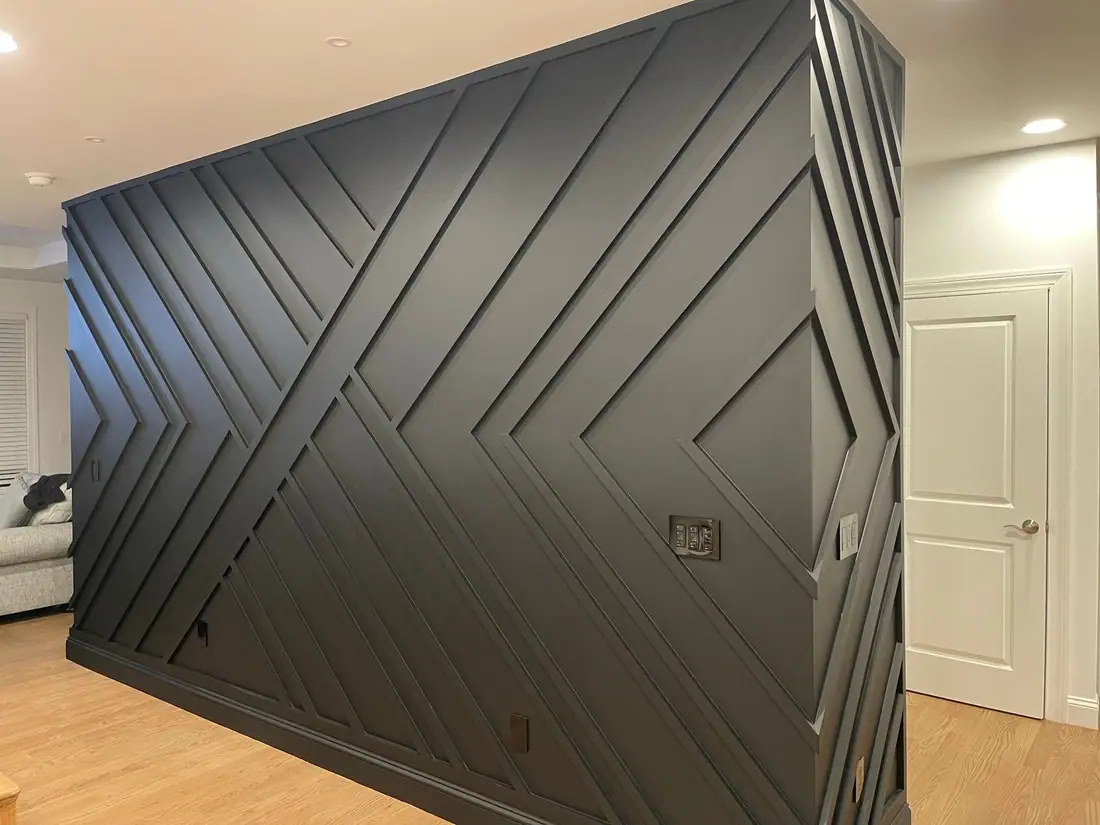 The black accent wall in daylight